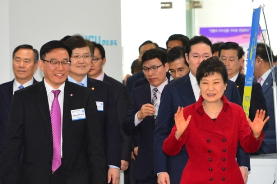 귀국 이틀만에 지방 순방 강행군  “20대 국회 확 바뀌어야”