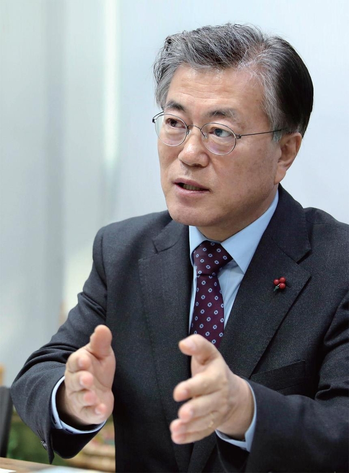문재인 지지율에 ‘정치 프레임’이 먹히지 않는다