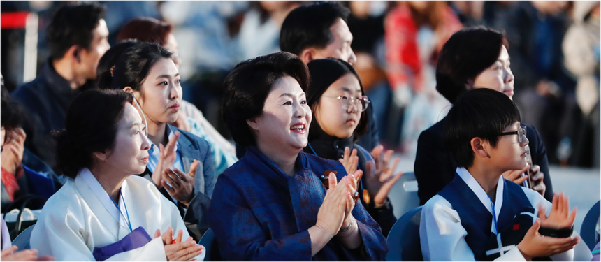김정숙 여사, 궁궐 봄 축제 참석