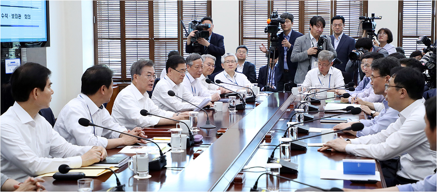 문재인 대통령 수석보좌관 회의 참석