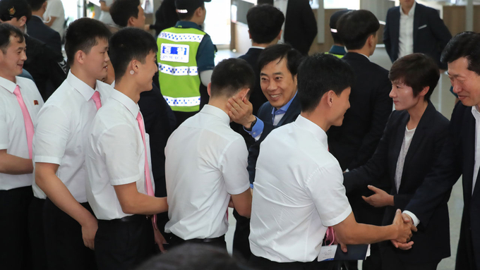 북한 탁구선수단 출국, 11월에 다시 단일팀으로 만난다