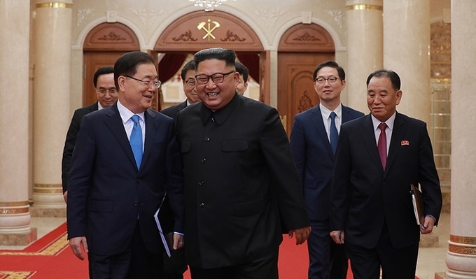 북미 교착상태 벗어나나, 비핵화 의지 재확인한 특사단 방북