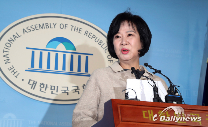 한국당 “손혜원 의원 부친 건국훈장 수여 의혹 밝혀야”…정무위 소집 요구