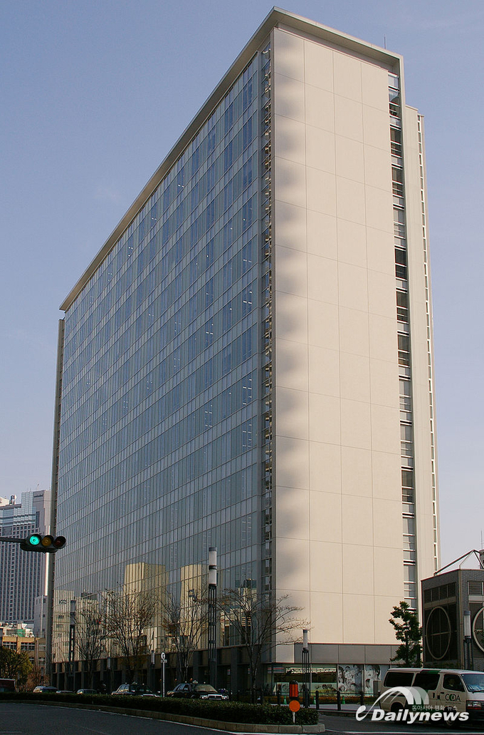 산케이 신문이 아베를 부추기고 있다