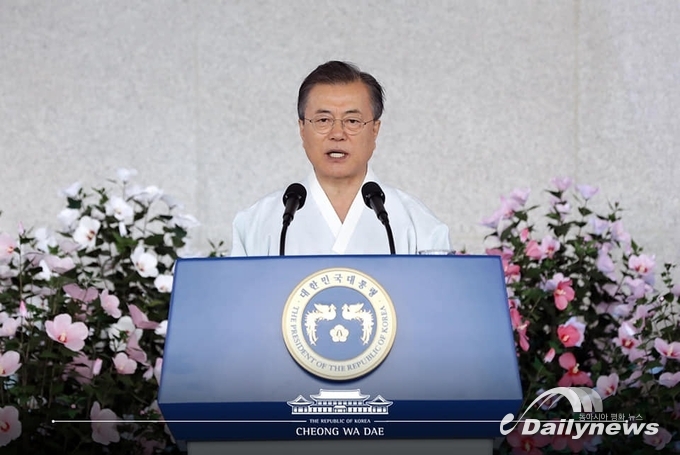 북한, 우리 광복절 경축사에 폭언 후 발사체 발사
