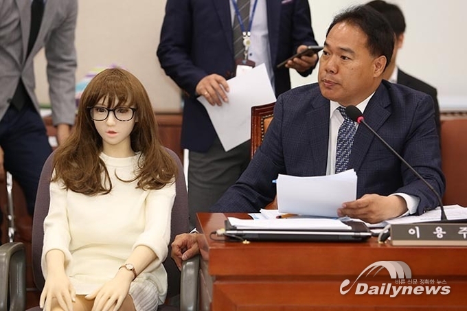 [2019 국감] 끝나가는 ‘조국 국감’…욕설부터 ‘리얼돌’까지 국정감사 ‘백태’