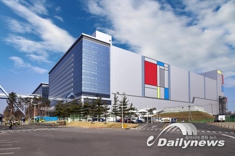 삼성전자, D램에 EUV 첫 적용… 고객사에 모듈 100만개 공급