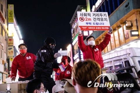 레드엔젤, 배우 김보성과 다시 대구 찾아 마스크와 손소독제 등 12만개 배포