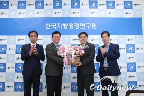 한국지방행정연구원 윤태범 원장, ‘플라워 버킷 챌린지’ 동참