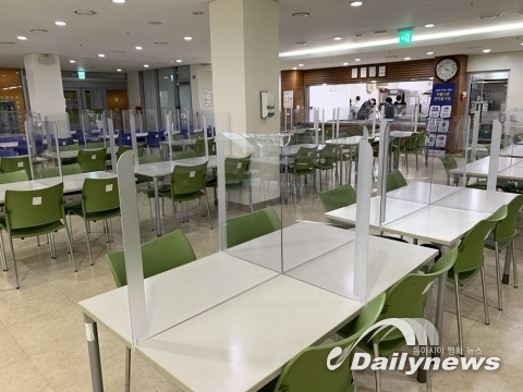 성남시 한마음복지관, 코로나19 감염 예방 위한 식당 내 안심 칸막이 설치