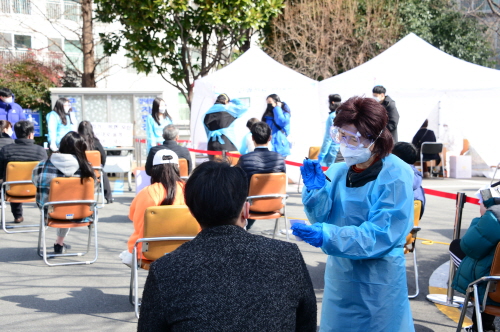 부산 연제구, 코로나19 전국 최장 입원 확진자 95일 만에 퇴원
