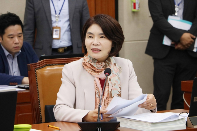코로나19 등 감염병 대응에 필수적인 의료제품의  개발 지원 및 안정공급 체계 구축 추진