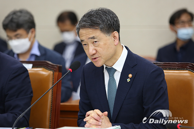 확진자 3명 들른 교회, 9000명 중 감염 0명···박능후 “마스크 덕”