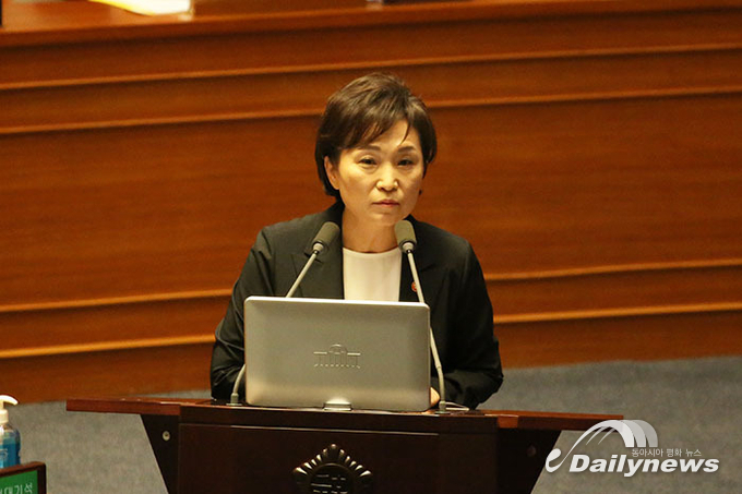 ‘부동산대책 실패’에 사과한 김현미···“자리에 욕심 없다”