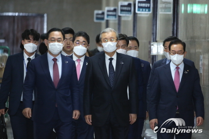 “내년 재보궐선거, 야당 당선돼야” 49%···정권 견제론 부상