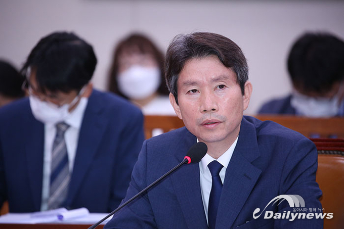 문 대통령, 이인영 통일부 장관 임명 재가···임기 바로 시작