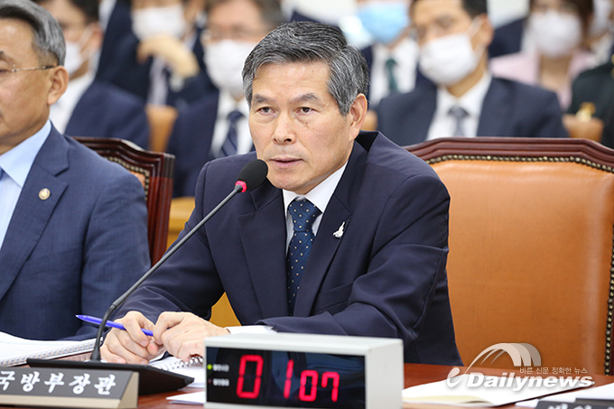 [포토] ‘태릉골프장 주택공급지 검토’에 정경두 “軍 복지 손상 안해”