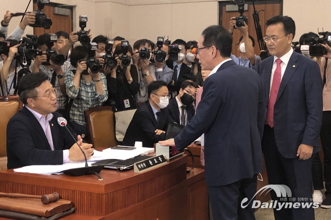 상임위 열리기도 전에 법안 처리···통합당 “독재” 맹비난