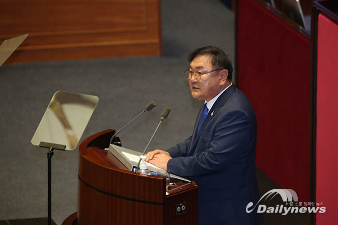 ‘서울 유지’ 49% ‘세종 이전’ 42%···행정수도 이전 찬반 팽팽