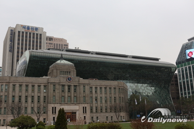 [속보] 서울시청 코로나19에 뚫렸다···전층 폐쇄