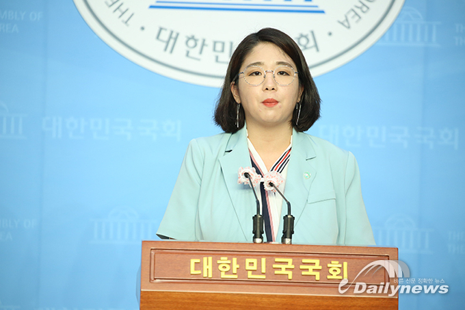 [포토] 용혜인 의원 “방역으로도 성과 있었다”···긴급재난지원금 촉구