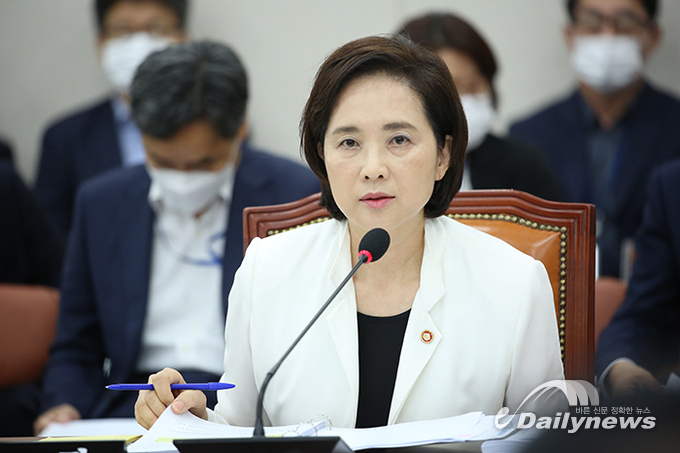 유은혜 “사회적 거리두기 3단계 언제든 나올 수 있어····교육계, 미리 준비해야”