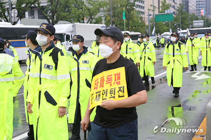 이재명, 코로나19 진단검사 거부 사랑제일교회 신도 20명 고발