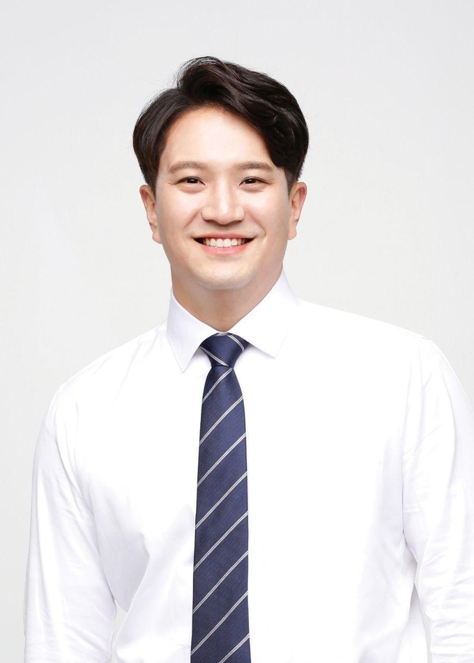 코로나 19로 생계가 어려운 자영업자들에게 가스·수도·전기 등 공과금 감면 가능해진다.