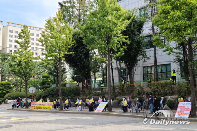 [포토] 부천시동성애대책시민연대, 부천시의회 앞 집회 강행