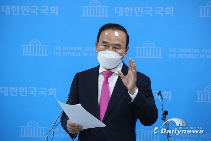 박덕흠 국민의힘 의원, 1000억원대 특혜 수주 의혹 전면 부정