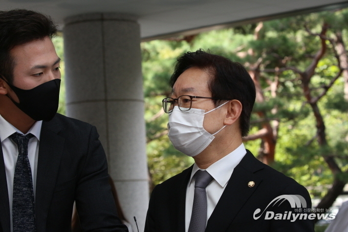 [포토] 민주당 의원들, 패스트트랙 첫 공판에 출석
