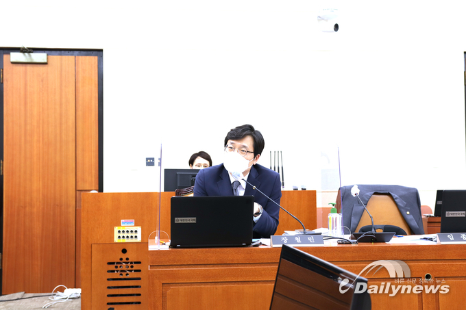 코로나19와 관계없이 지하철에서는 마스크가 필수..... 지하철 실내공기질 ‘나쁨’수준