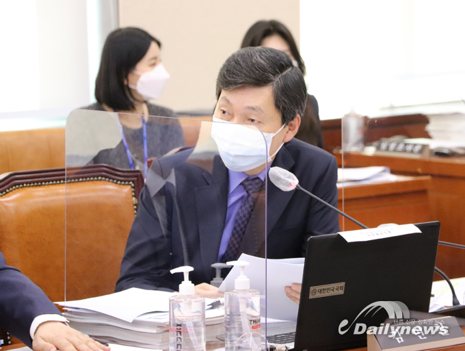 김민철 의원, 국감서 최문순 강원도지사에“동해안 산불 대응인력(예방,진화) 확충 필요!”제안