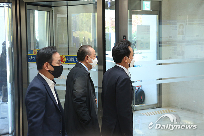 고 이건희 회장 별세에···삼성 전·현직 사장단 빈소 방문