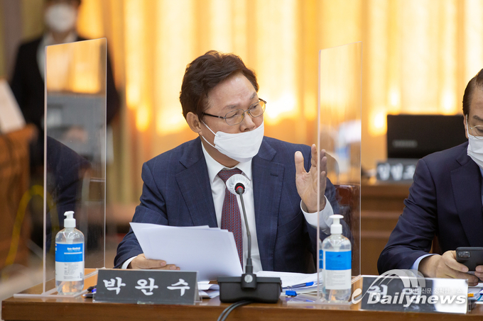 지자체의 배신! 코로나19 여파 폐업·도산 자영업자 속출에도 공유재산 임대료 인상?