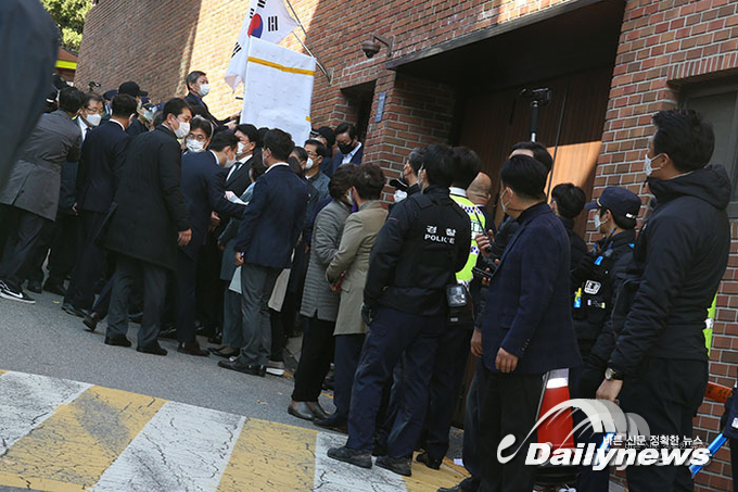 ‘재수감’ MB “나를 구속할 순 있어도, 진실 가둘 순 없다”