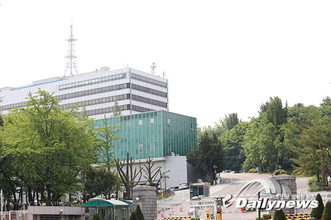 합동참모본부 “북한 주민 1명 확보···귀순여부 등 조사”