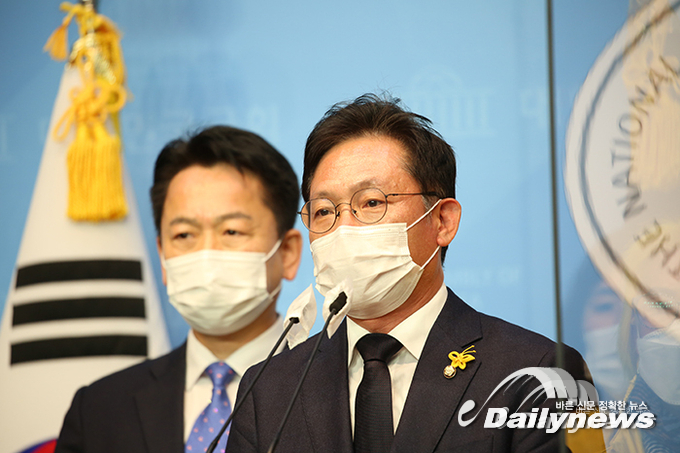 민주당, 세월호 朴대통령 기록물 제출요구안 발의···범여권 참여