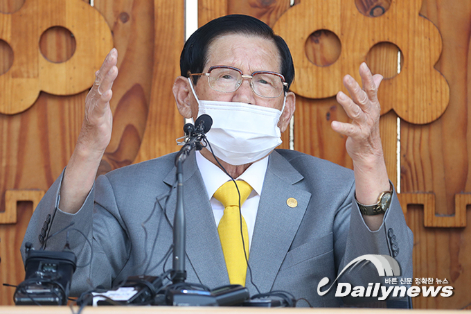 “죽는 게 편하겠다” 신천지 이만희, 보석 허가됐다