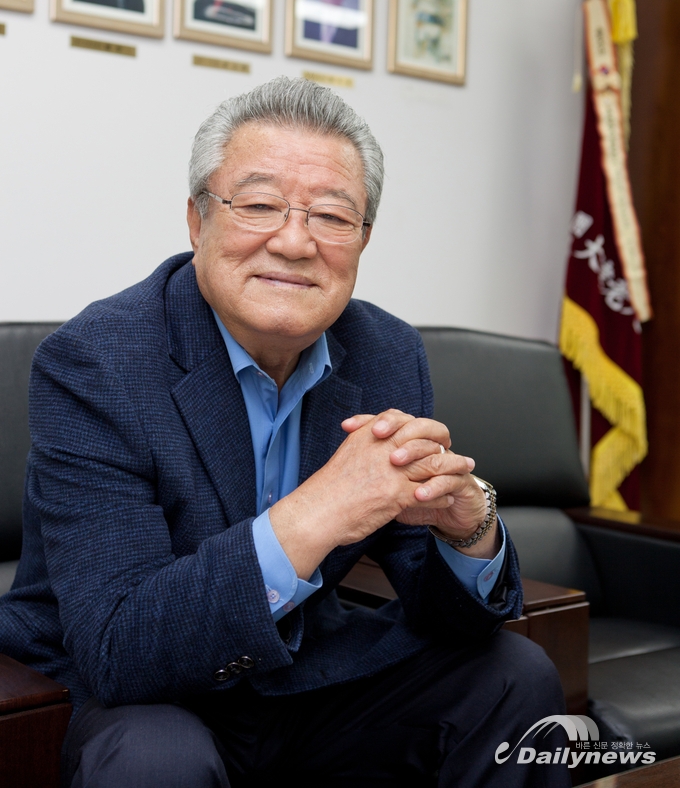“건강한 노년을 위한 화목한 마포지회를 만들어 가겠습니다”