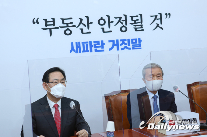 윤석열 직무배제에···김종인 “나라 꼴 우습다” 비판