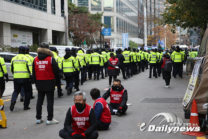 [포토] 민주노총, ‘사회적 거리두기 2단계’에도 집회 강행