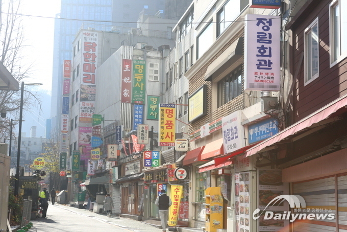 방대본 “의료체계 과부하···외출 자제해달라”