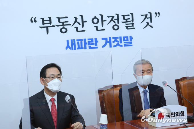 주호영 “의원들게 거취 일임하겠다” 원내대표 사의 표명