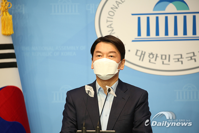 안철수 “야권 단일후보로 폭주 멈출 것” 서울시장 출마 선언