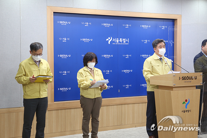 수도권서 모임은 4명까지만···결혼식·장례식 빼곤 ‘5인 이상 금지’