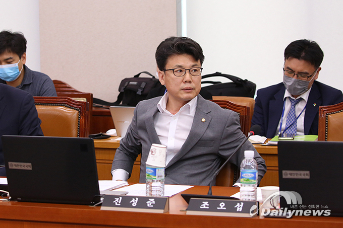 진성준 ‘1가구 1주택’ 주거기본법 개정안 발의···野 “사회주의적” 맹비난