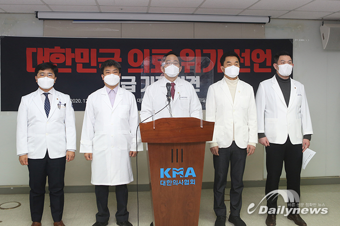의협 “코로나 현 상황, 의료계 감당 역부족”···국가의료 위기선언