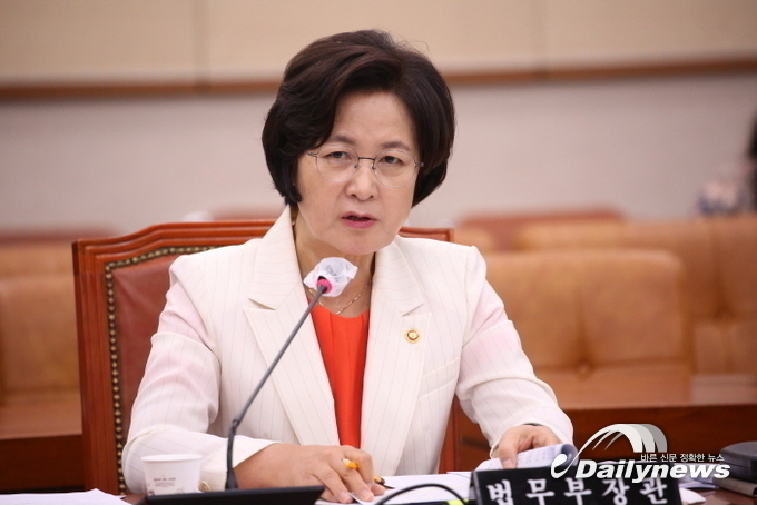추미애 “그날이 꼭 와야···” 윤석열 징계 무산에 입 열었다