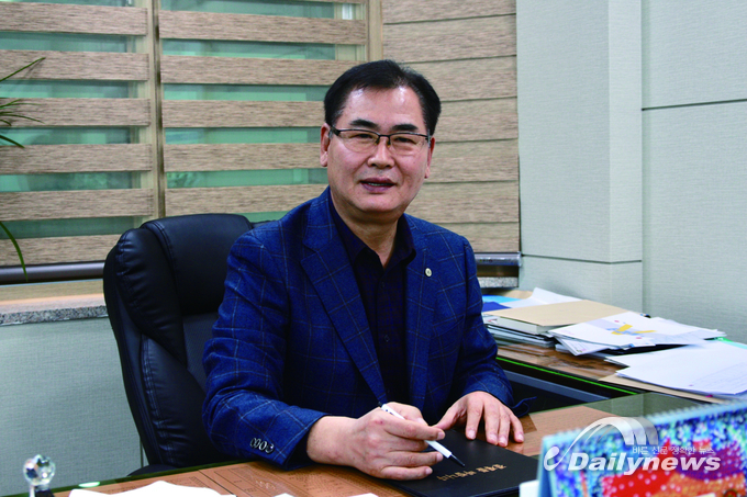 "끝까지 초심을 잃지 않으면서, 봉사와 헌신을 다하는 향우회 회장의 롤모델을 만들어 나가겠습니다"